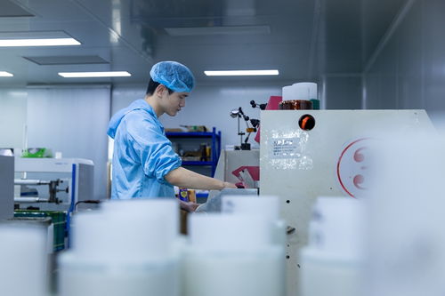 人勤春來(lái)早 企業(yè)干勁足 新材料研發(fā)駛?cè)肟燔?chē)道